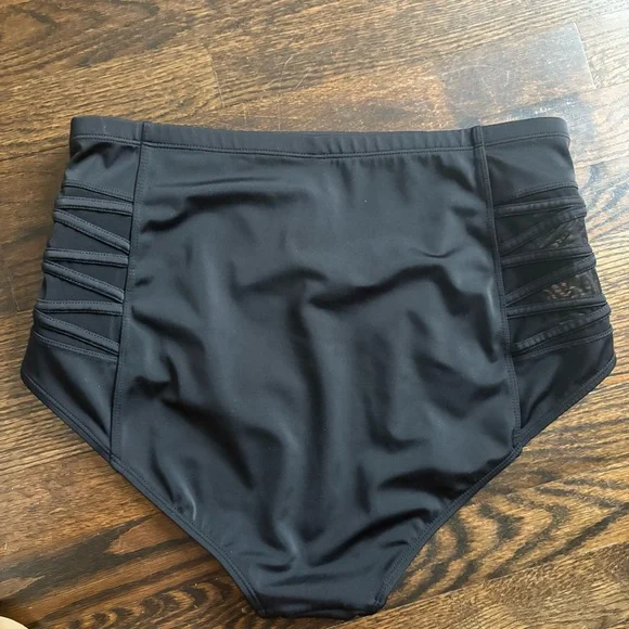 Torrid High-Rise Lattice-Side Swim Bottom Size 1 - Picture 6 of 6